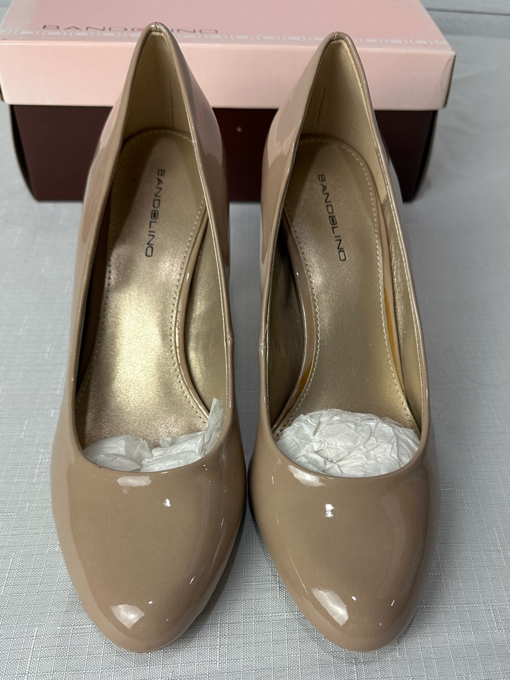 NIB Bandolino Nude Patent Pumps Size 9